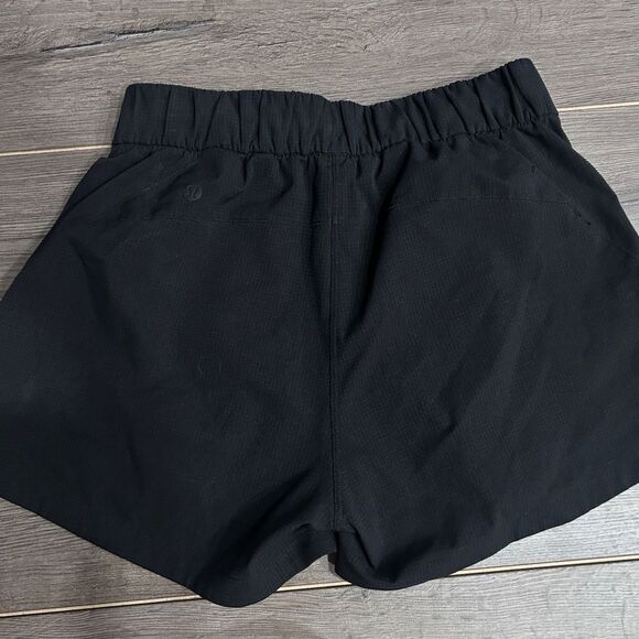 Stroll at Sundown Wovenair short 3” - Picture 2 of 3